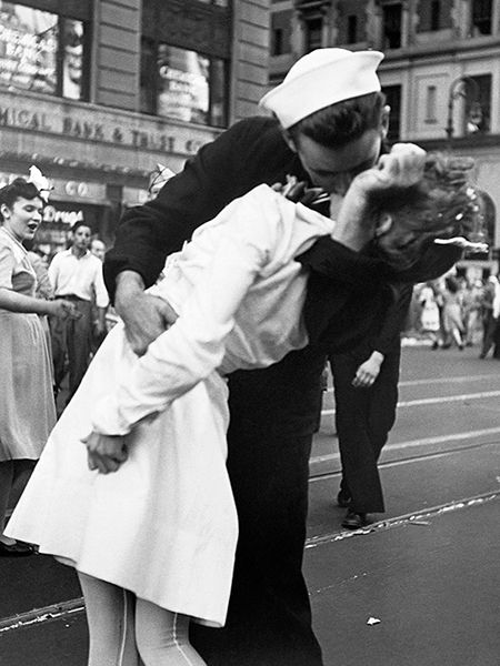 Victor Jorgensen, Kissing the War Goodbye in Times Square, 1945